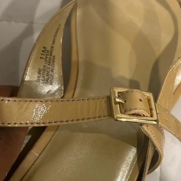 me too strappy & wedges tan cream upper leather sandles 11M - Picture 3 of 6